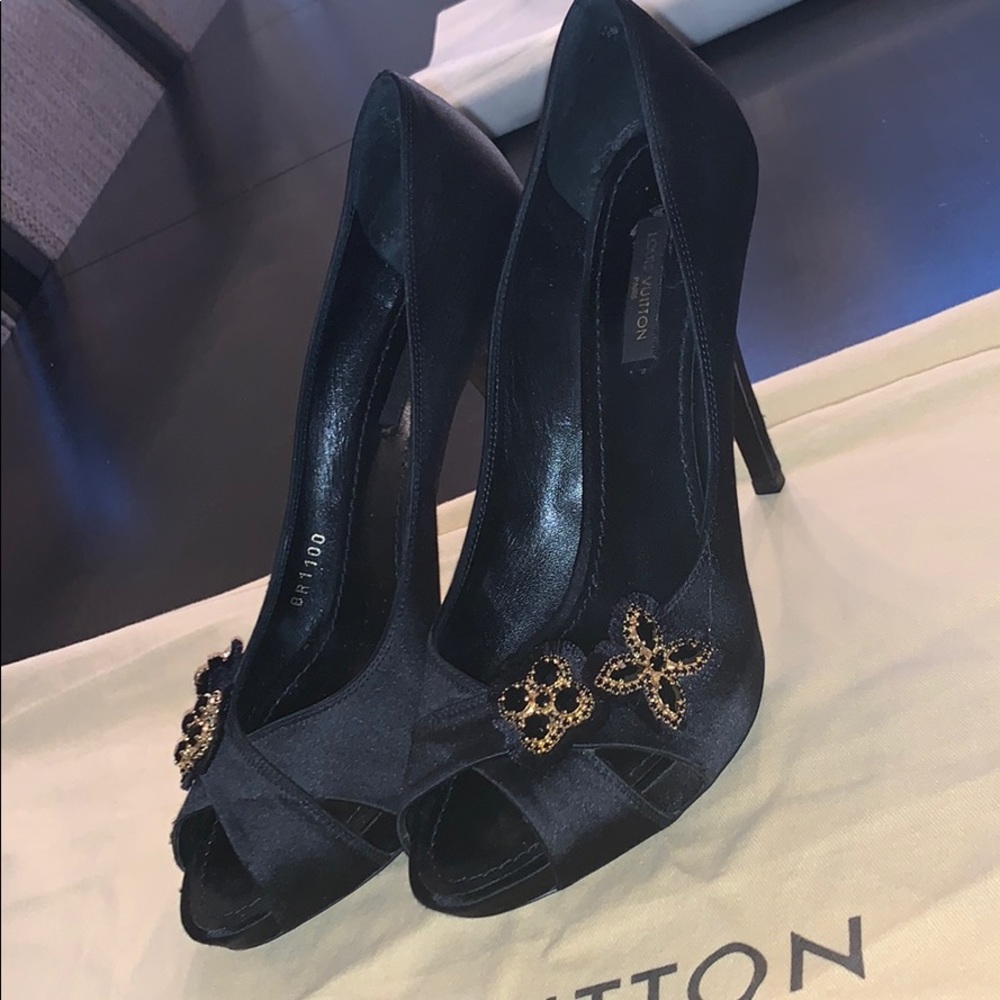 Louis Vuitton satin embellished peep-toe pumps!